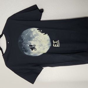 Medium Black ET graphic tee